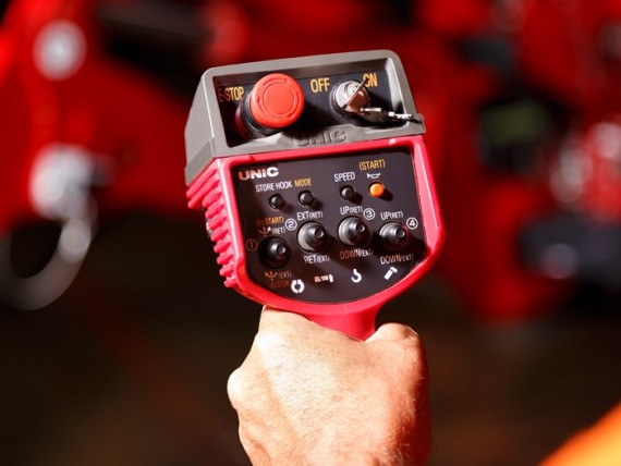 Do Spydercranes have a remote controls?