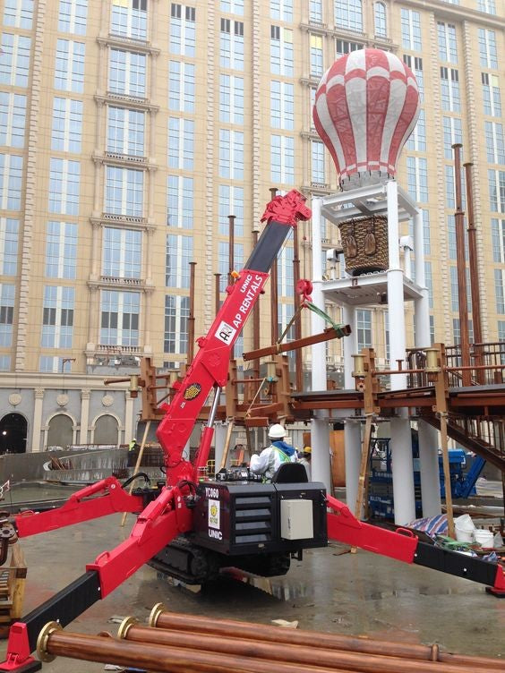 How many operators can fit in a Spydercrane